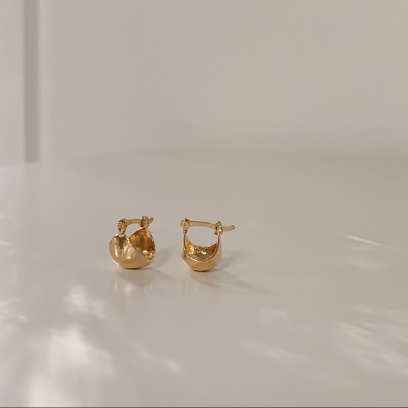 Madison Hoops | 18k Gold Filled - Picture 2 of 10